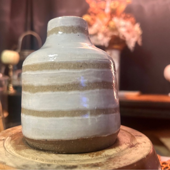 Studio pottery bud vase cream and tan 4.5” - Picture 2 of 14